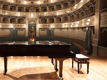Kawai grand piano of the same type as the Kawai KG-1E