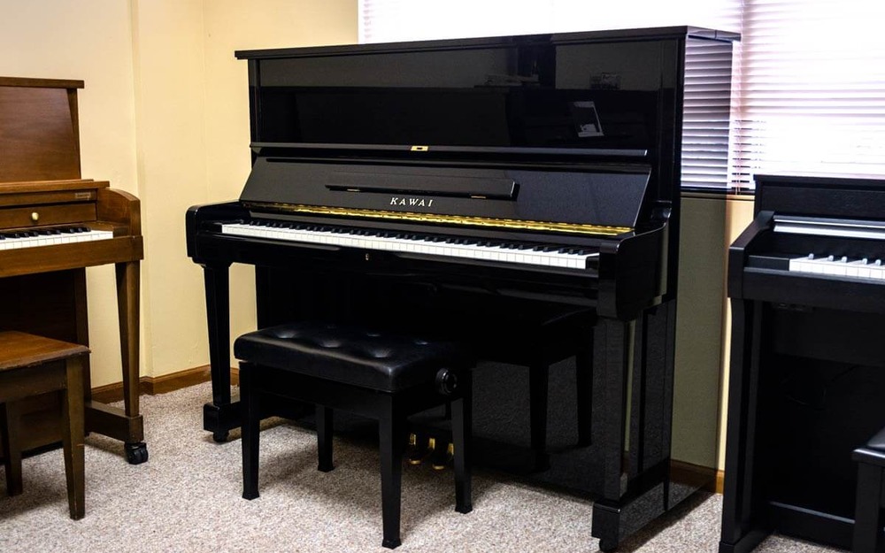 Kawai upright piano of the same type as the Kawai US-5X