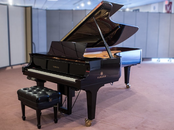 Yamaha grand piano of the same type as the Yamaha A1R